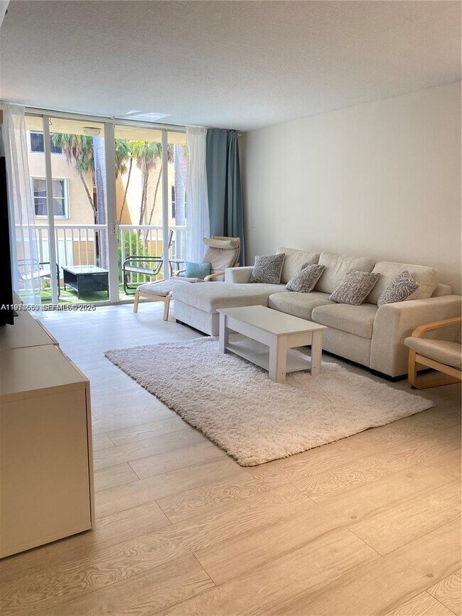 Building Photo - 1350 SE 3rd Ave