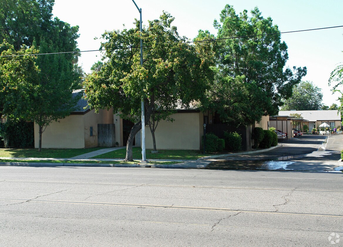 Foto del edificio - 1611 W Shields Ave