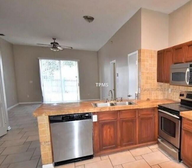 Foto del edificio - 12743 Woodbury Oaks Dr