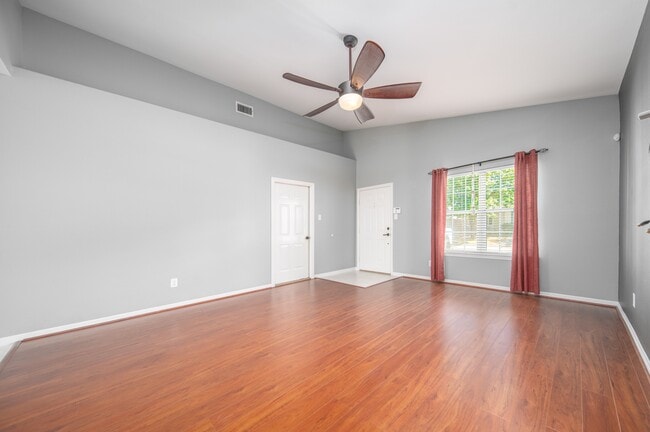 Foto del edificio - 21323 Sweet Grass Ln