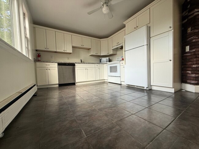 Building Photo - 50 Vinal Ave