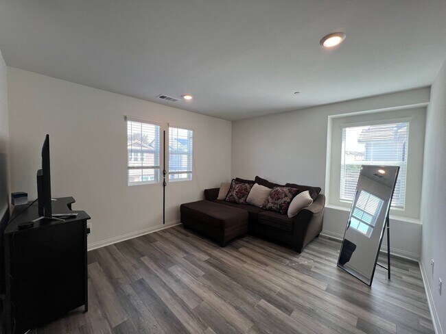 Foto del edificio - Spring Valley 4 bed 3 bath