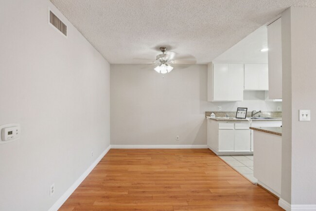 Building Photo - 626 E Verdugo Ave