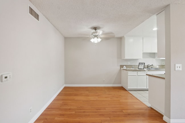 Photo - 626 E Verdugo Ave Apartment