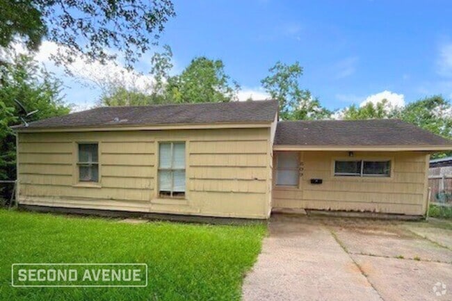 Building Photo - 609 Azalea Dr