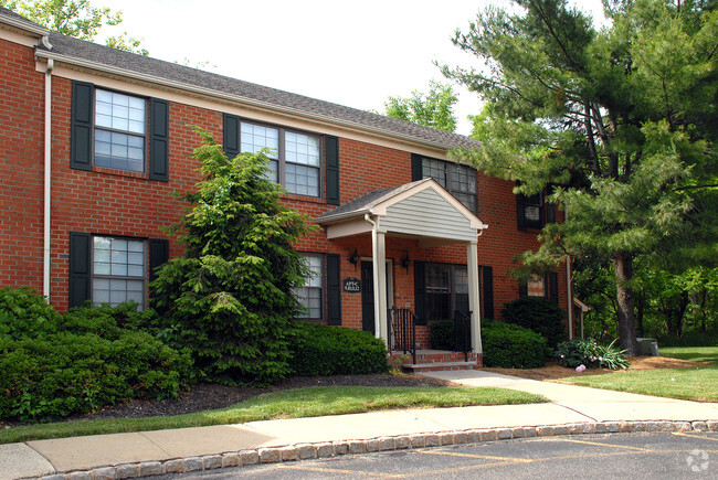 Building Photo - Heather Hill Apartments