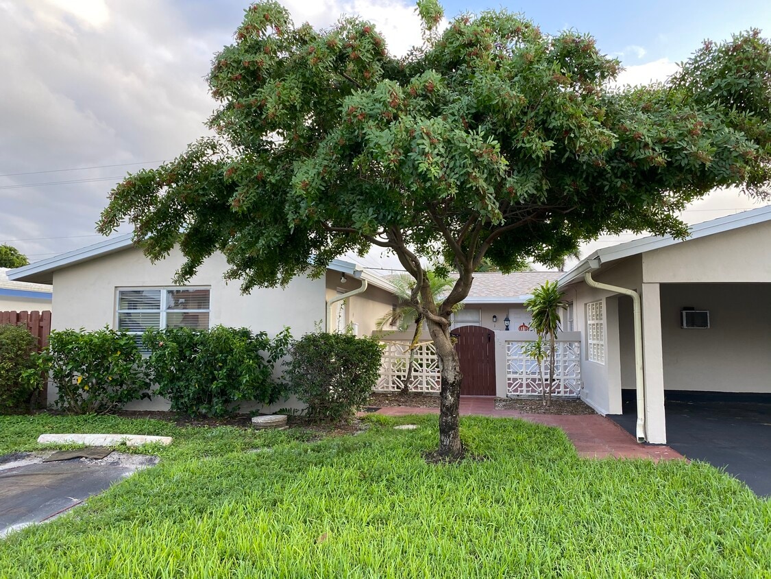 Exterior - 1720 NE 56th St