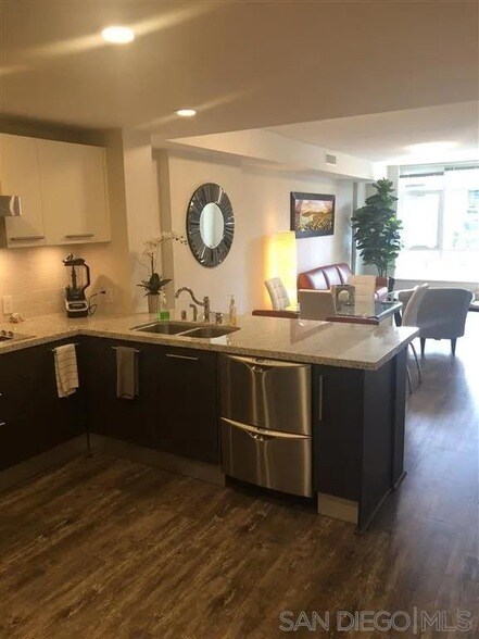 Foto del edificio - 1431 Pacific Hwy