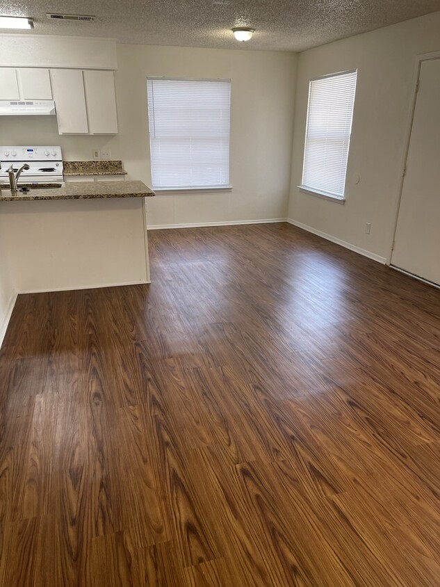 Primary Photo - MOVE-IN READY ON 11/1/2025. Single level, ...