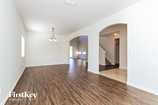 Building Photo - 2800 Sweetspire Cir