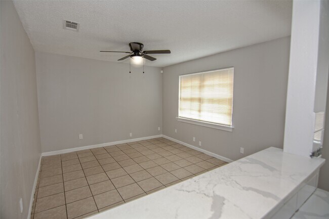 Foto del edificio - 1661 Northwood St