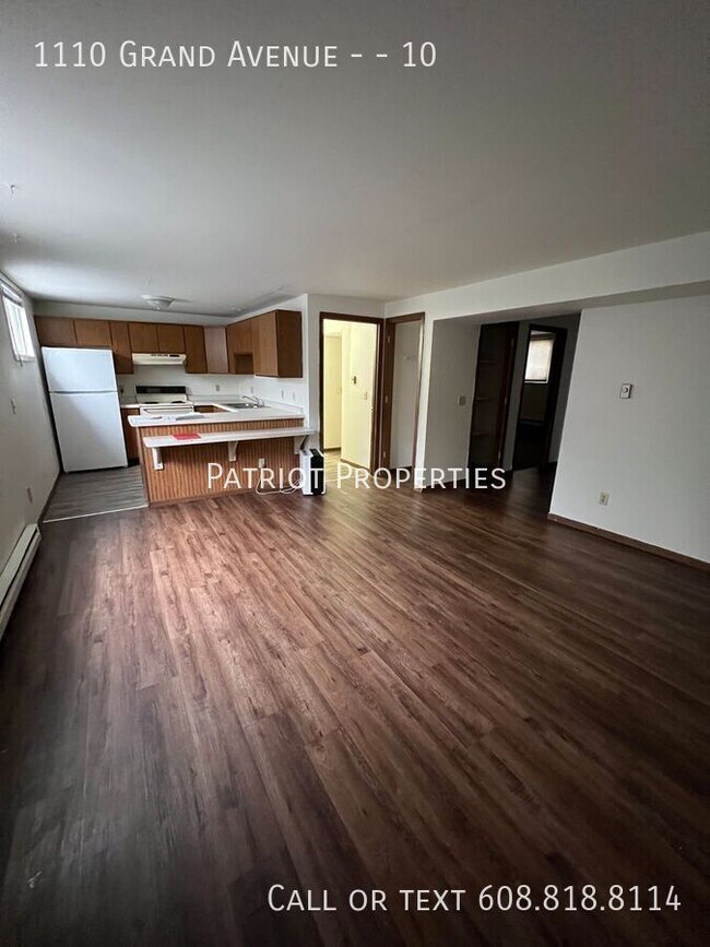 Building Photo - 2 bed/1 bath apartment in Prairie Du Sac, WI!