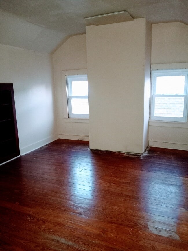 Building Photo - 724 2nd St