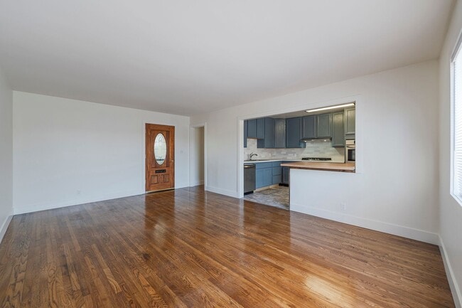 Building Photo - Gorgeously Renovated Harbor City 3-Bed Gem