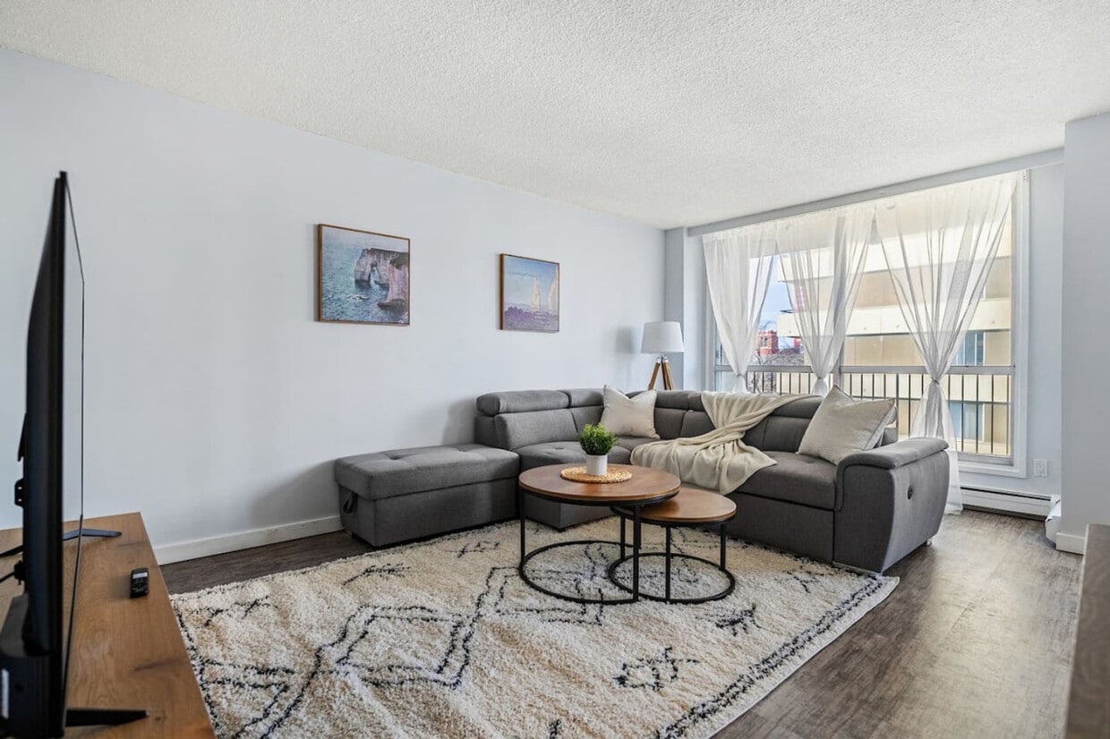 Primary Photo - 10401-10499 99 Ave