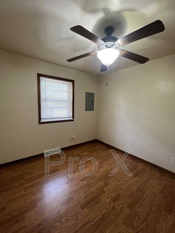 Building Photo - 601-607 Meadowmere