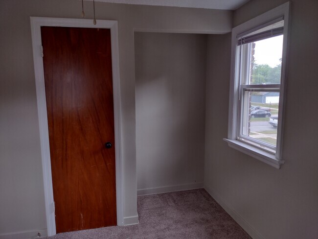 Foto del edificio - 8149 Hohman Ave