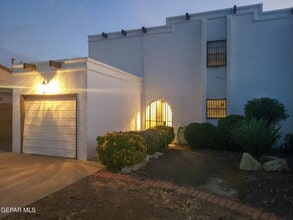 Building Photo - 10910 Highwood Way