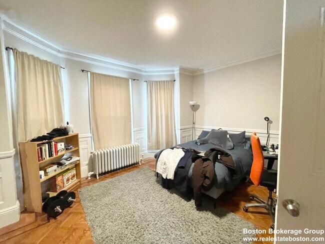Building Photo - Mission Hill Area.  Recently Renovated, Ea...