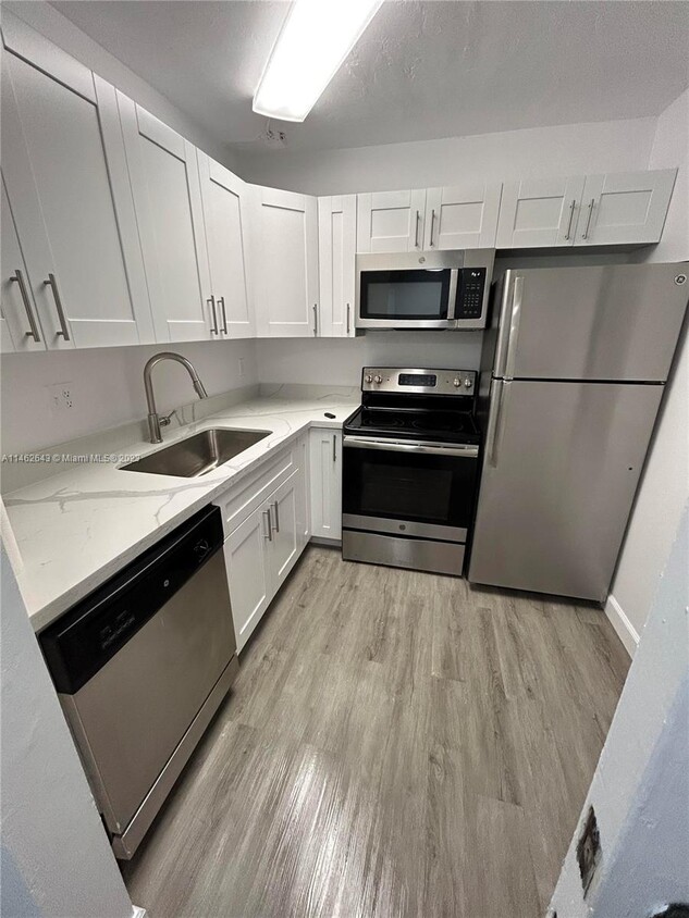 Primary Photo - 2821 Somerset Dr