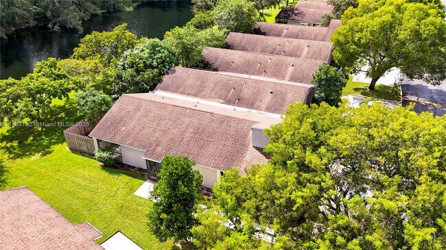 Foto del edificio - 570 Woodgate Cir