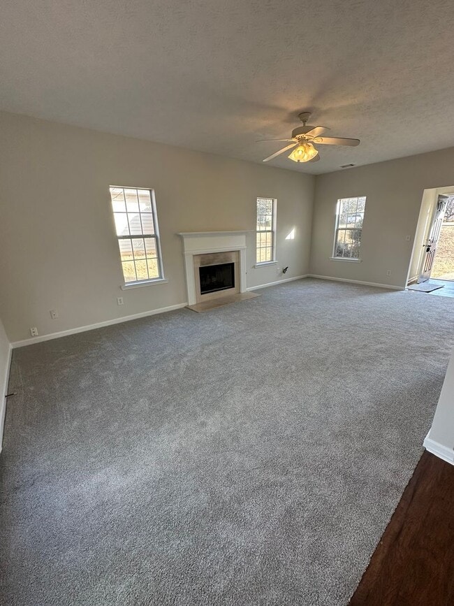 Foto del edificio - Spacious 3 bedroom 2 bath home near downtown Kennesaw.