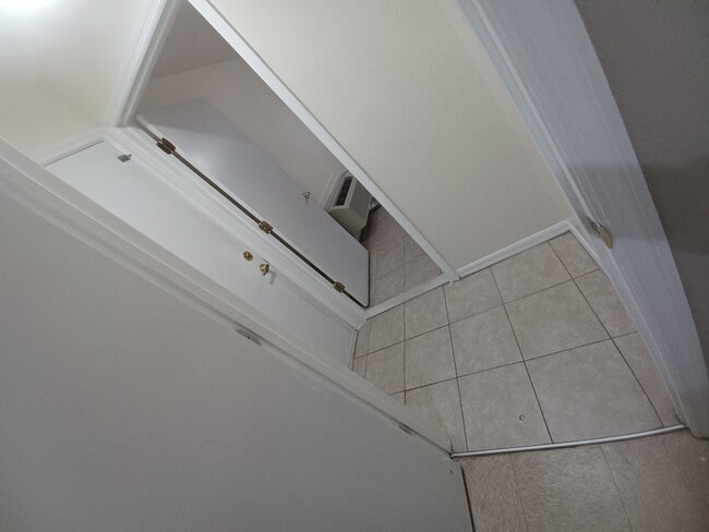 Building Photo - 216 Orchid Dr