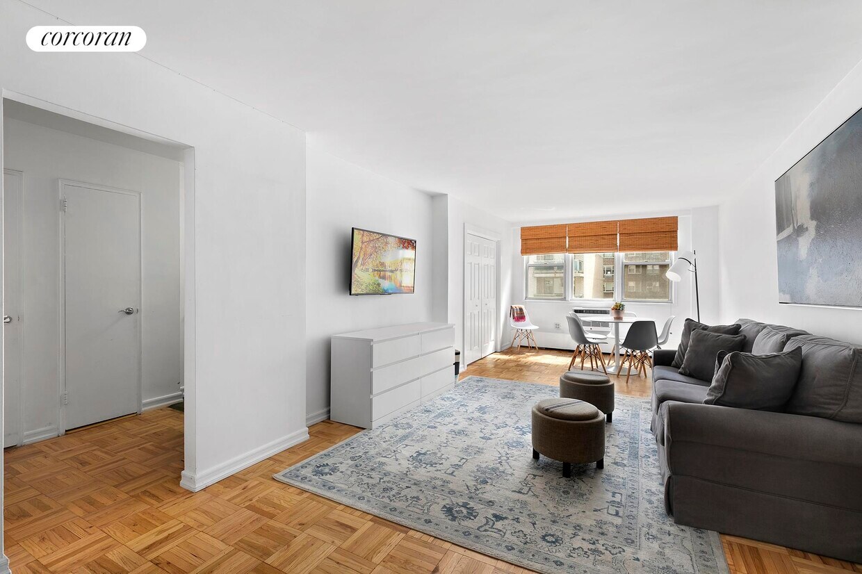 Foto principal - 215 E 80th St
