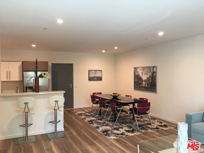 Foto del edificio - 4600 Coldwater Canyon Ave