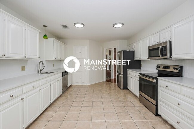 Building Photo - 4 Bedroom Pet-Friendly Home in Arlington, TX with Main Street Renewal