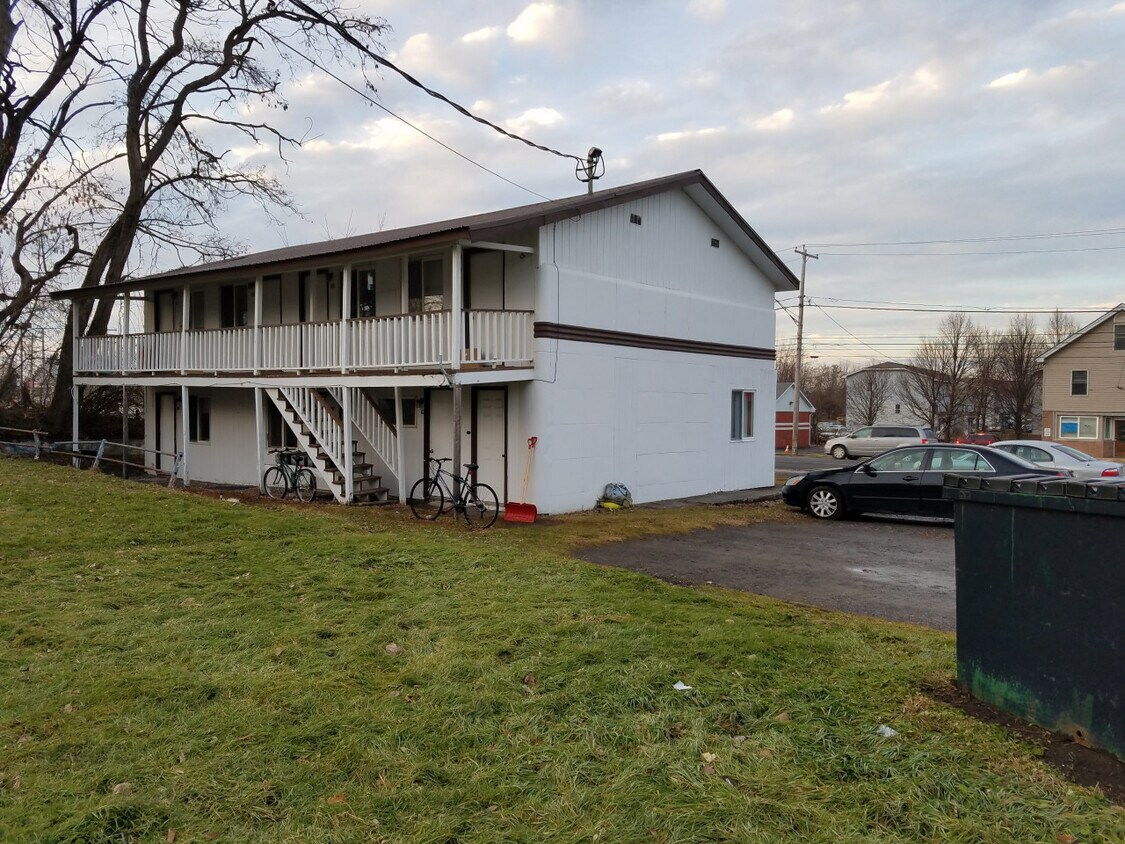 Primary Photo - 30 1/2 Maple Street