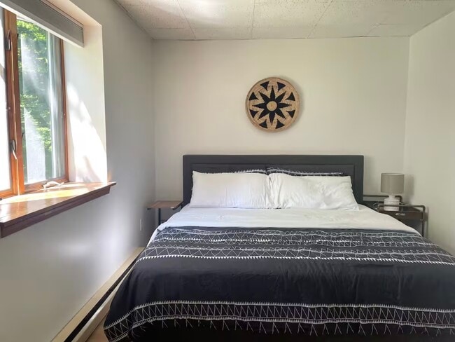 Building Photo - 17 Page St