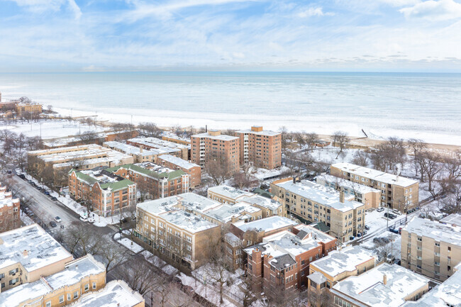 Aerial Context - Lunt-Lake Apartments
