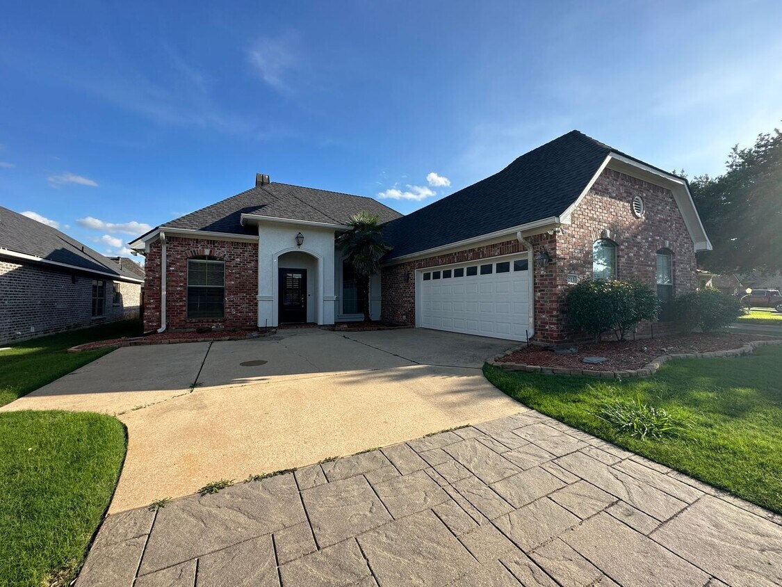 Foto principal - Gorgeous 3 Bedroom Home in North Bossier