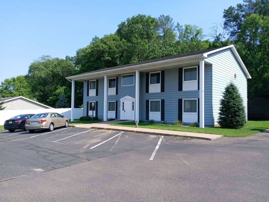 3303 Woodside Ter Unit 4, Altoona, WI 54720 Apartments in Altoona, WI