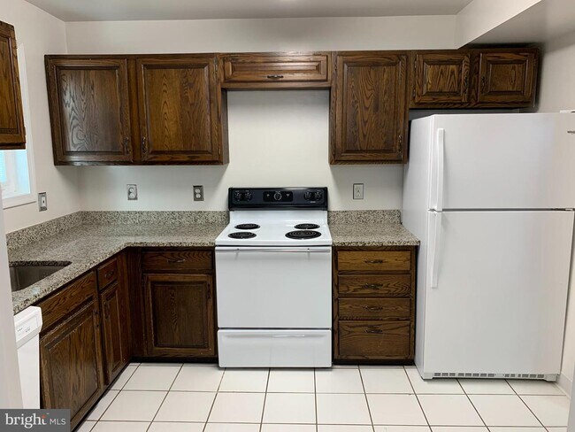 Foto del edificio - 6725 Kenwood Forest Ln