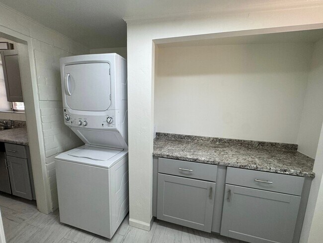 Foto del edificio - 1731 E 9th St