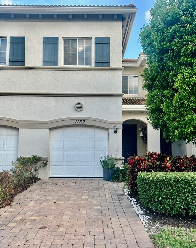 Building Photo - 1132 Vermilion Dr