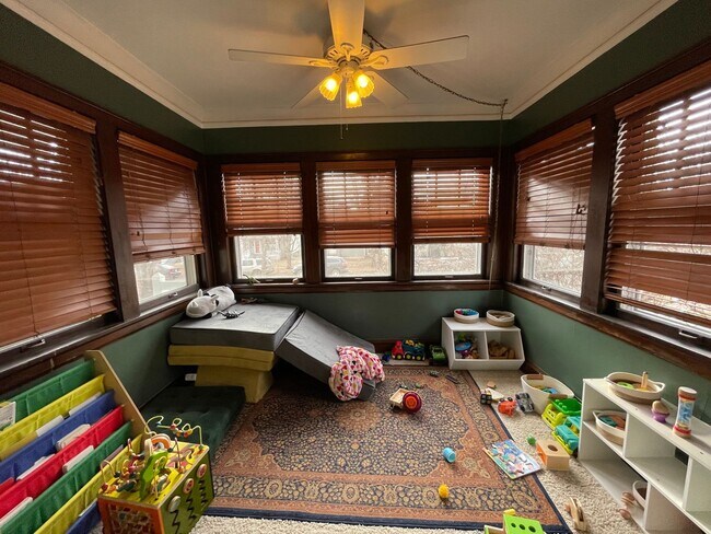 Foto del edificio - AVAILABLE JULY - 3 BEDROOM/1.5 BATHROOM HOME
