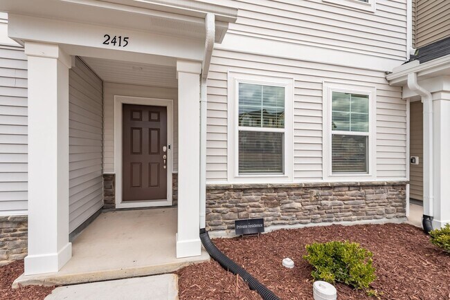 Building Photo - AVAILABLE NOW! PRICE REDUCTION + $500 off ...