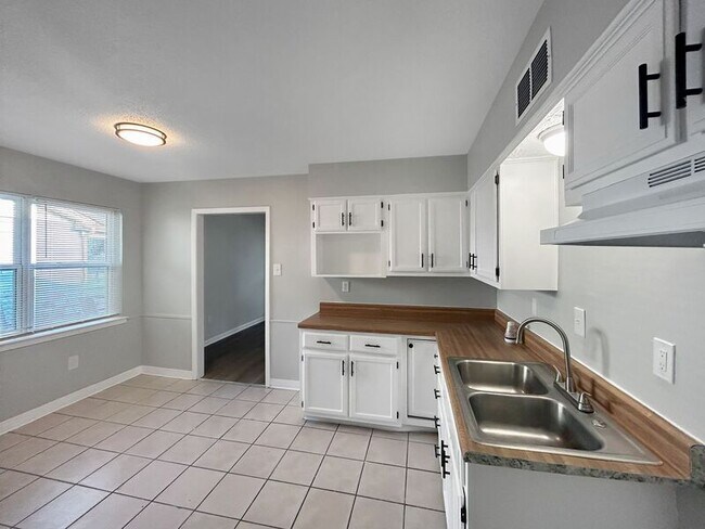 Foto del edificio - 995 Canary Ln
