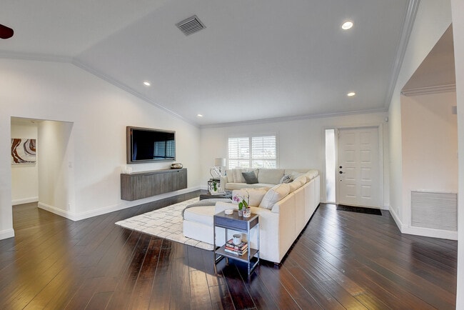 Building Photo - 5075 Marina Cir