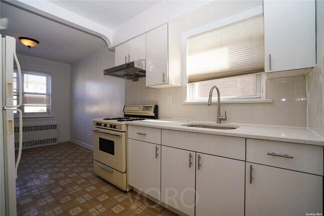 Foto del edificio - 43-40 157th St