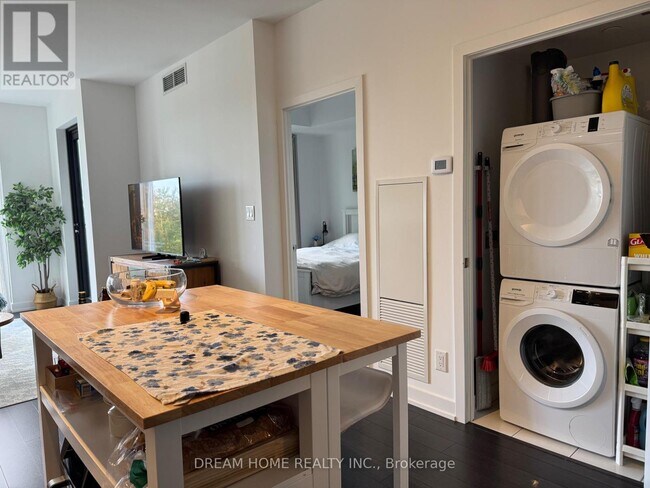 Photo du bâtiment - 2799 Kingston Rd