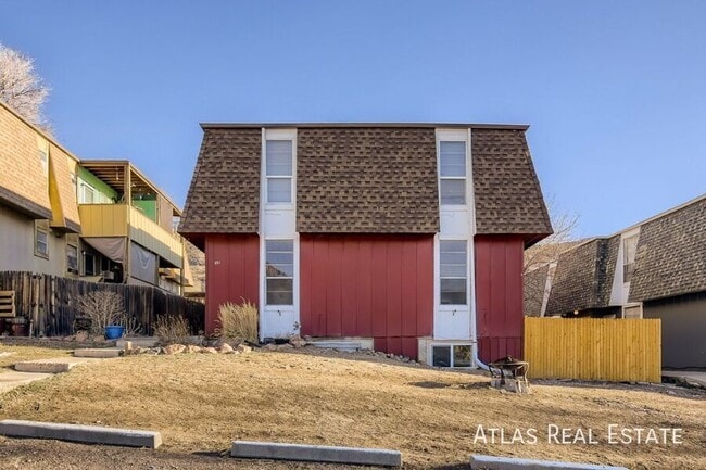 Building Photo - 331 N Columbine St