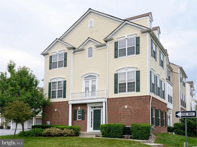 Building Photo - 1910 Cavalier Ln
