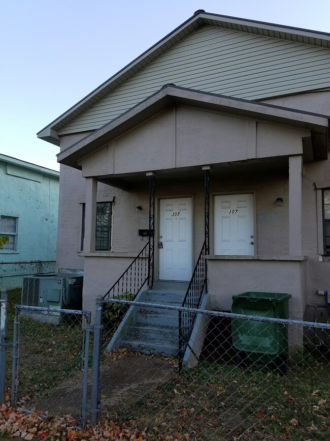 Building Photo - 305 Abingdon Ave NW