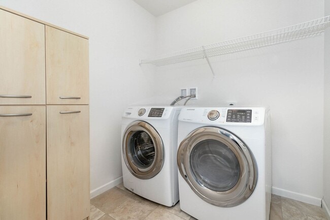 Building Photo - 3038 Meridian Cmns