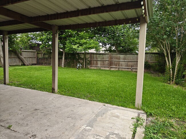 Foto del edificio - 2115 Raspberry Ln
