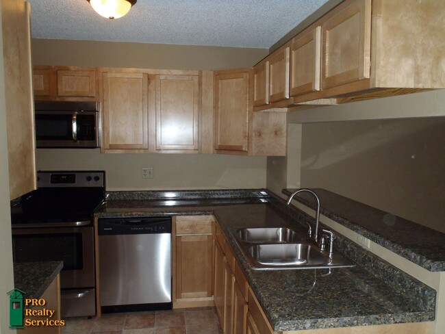 Foto del edificio - 2 Bedroom Townhome in Maple Grove